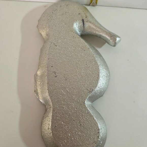 Heavy Metal Silver Seahorse 3 dimensional tray 10" - Picture 2 of 4
